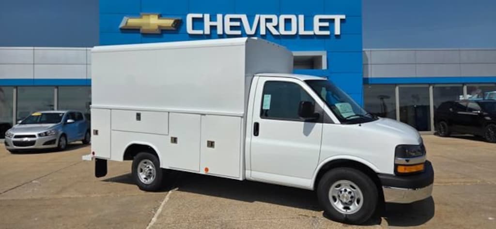 New 2026 Chevrolet Express Cutaway 3500 1WT Cutaway Van