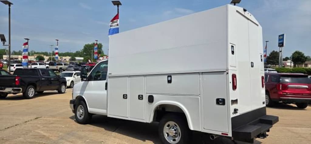 New 2026 Chevrolet Express Cutaway 3500 1WT Cutaway Van