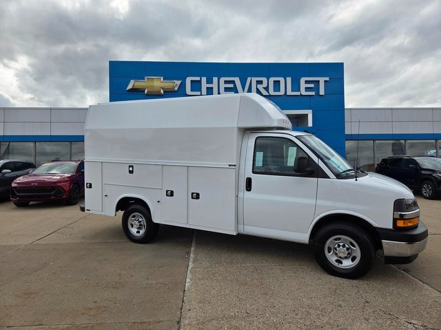 2024 Chevrolet Express Cutaway Base's photo