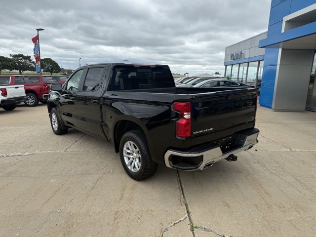 2021 Chevrolet Silverado 1500 LT photo 3