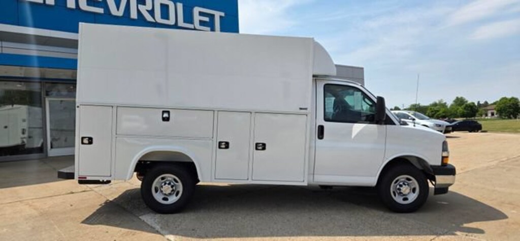 New 2026 Chevrolet Express Cutaway 3500 1WT Cutaway Van
