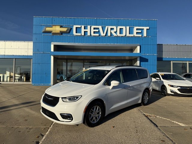 2022 Chrysler Pacifica Touring L's photo