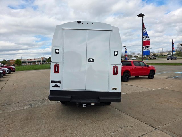 2024 Chevrolet Express 3500 Cutaway photo 4