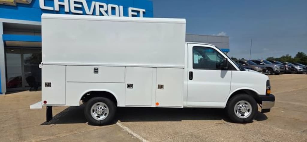 New 2026 Chevrolet Express Cutaway 3500 1WT Cutaway Van