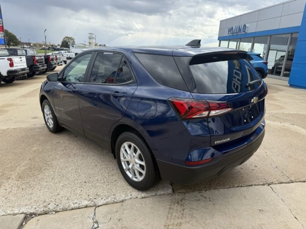 Used 2023 Chevrolet Equinox LS SUV