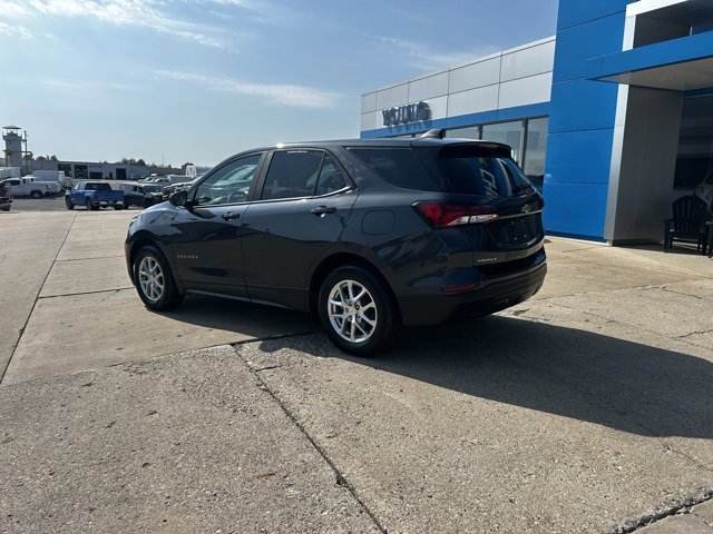 2022 Chevrolet Equinox LS photo 3