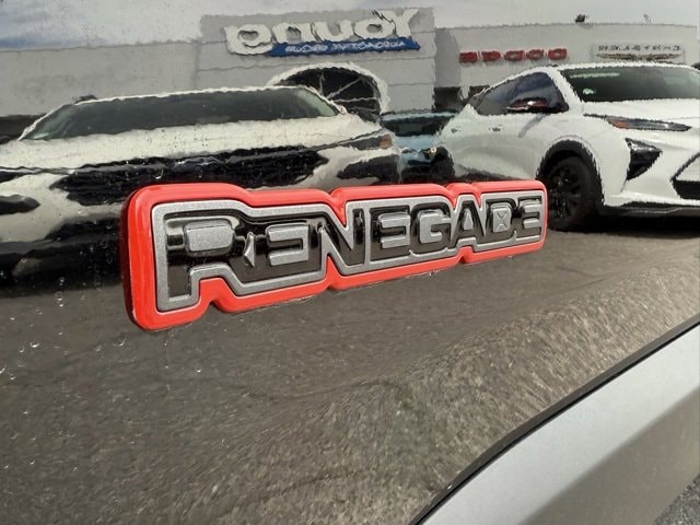 2023 Jeep Renegade Trailhawk photo 2