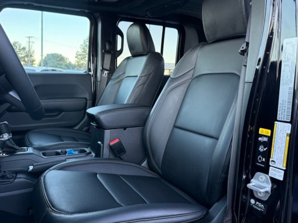 New 2025 Jeep Gladiator Sport Pickup