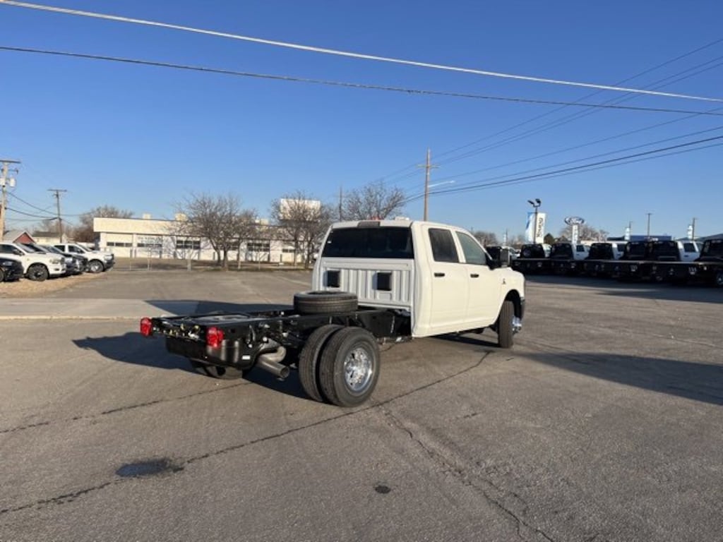 New 2024 Ram 3500 Chassis Cab 3500 TRADESMAN CREW CAB CHASSIS 4X4 60' CA Pickup