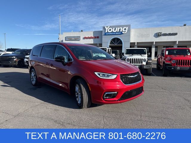 2026 Chrysler Pacifica Passenger Van 