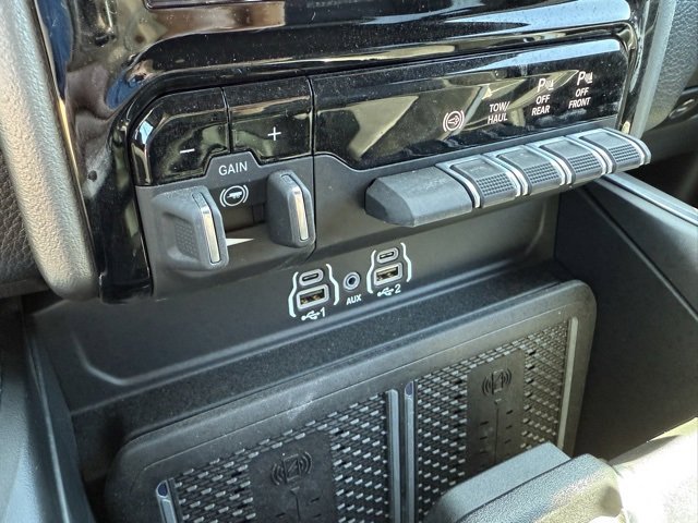 2025 Ram 3500 Laramie photo 4