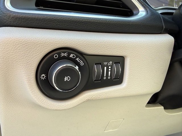 2020 Chrysler Pacifica Limited photo 9