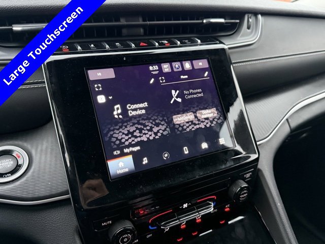 2023 Jeep Grand Cherokee Laredo photo 2