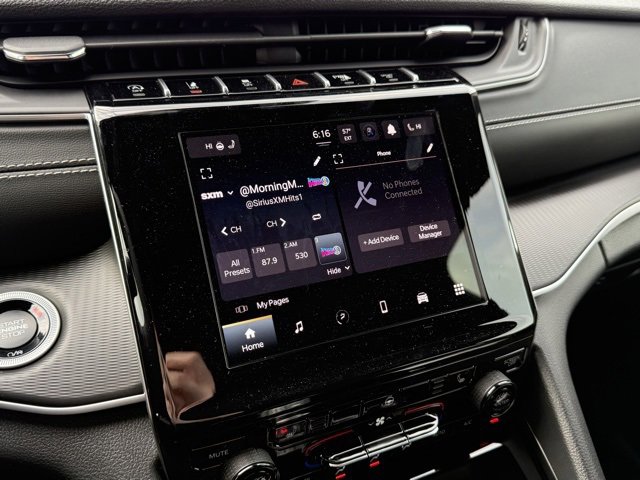 2025 Jeep Grand Cherokee Laredo Sport photo 3