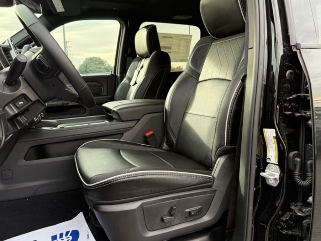 New 2026 Ram 3500 LIMITED CREW CAB 4X4 8' BOX Pickup