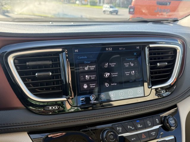 2020 Chrysler Pacifica Limited photo 13