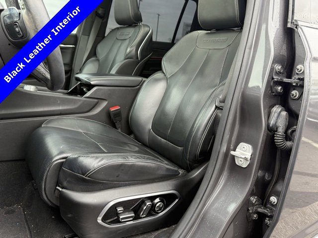 2021 Jeep Grand Cherokee Overland photo 2