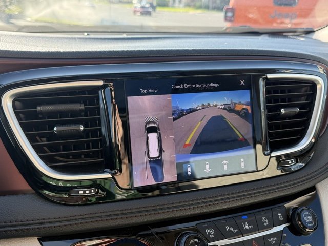 2020 Chrysler Pacifica Limited photo 14