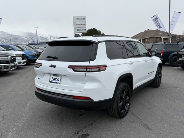 2025 Jeep Grand Cherokee Laredo Sport photo 3