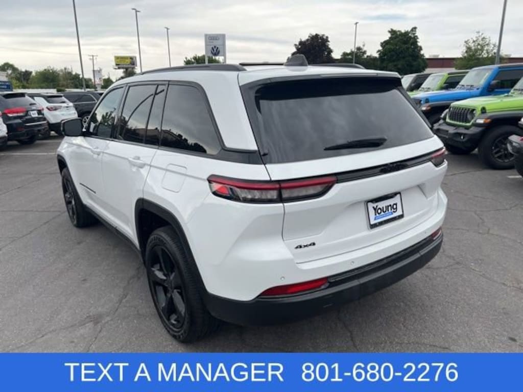 Used 2023 Jeep Grand Cherokee Altitude SUV