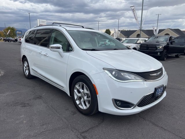 2020 Chrysler Pacifica Limited photo 2