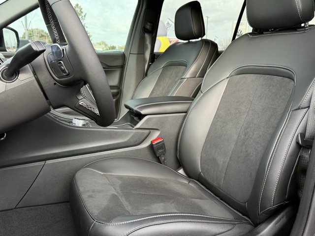 2025 Jeep Grand Cherokee Laredo Sport photo 2