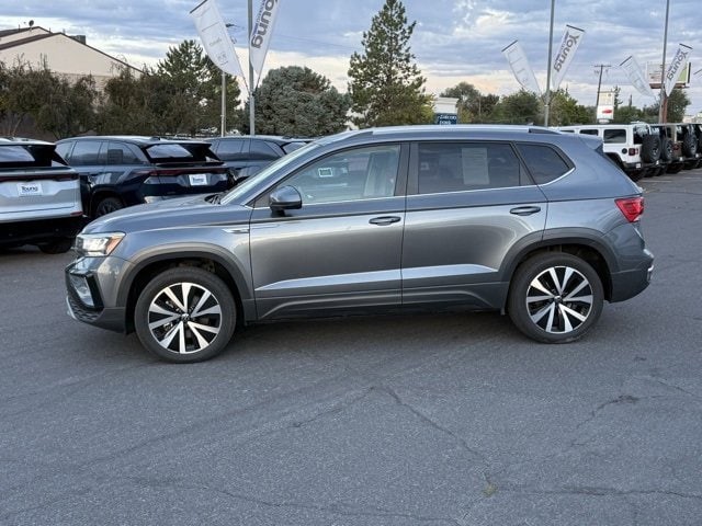 2023 Volkswagen Taos SE photo 3