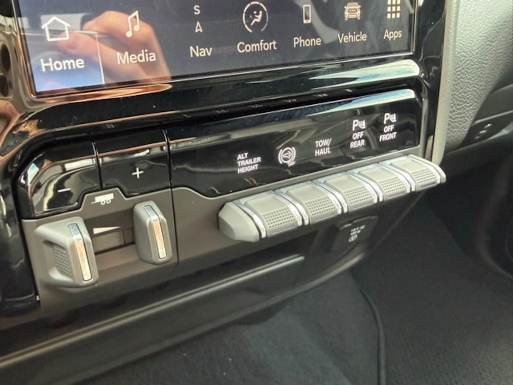 New 2024 Ram 2500 LARAMIE CREW CAB 4X4 6'4 BOX Pickup