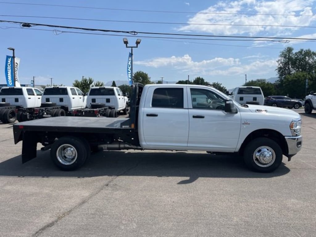 New 2023 Ram 3500 Chassis Cab 3500 TRADESMAN CREW CAB CHASSIS 4X4 60' CA Pickup