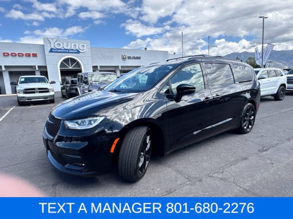 Used 2025 Chrysler Pacifica Limited Van Passenger Van