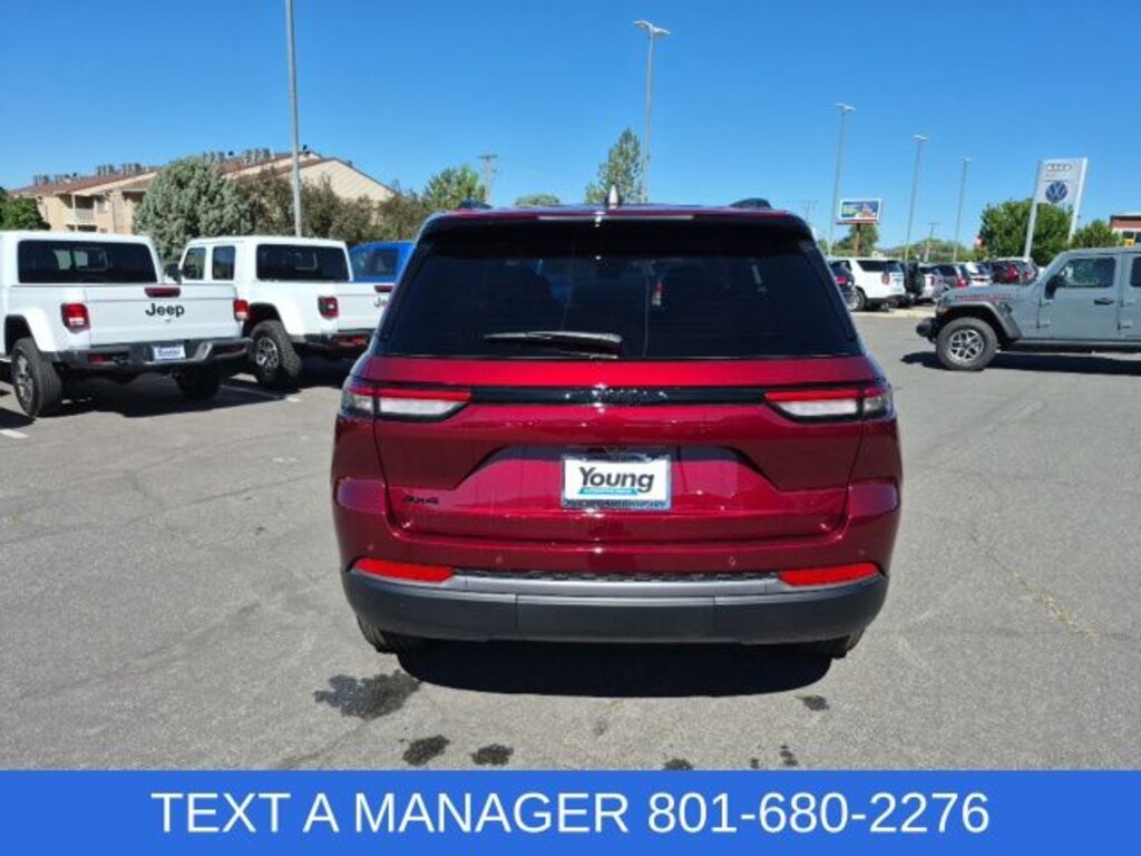 New 2026 Jeep Grand Cherokee Laredo Sport Utility