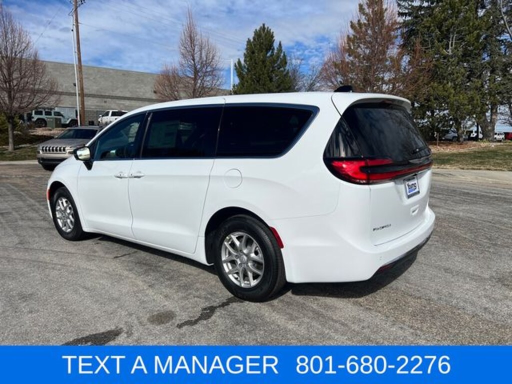 New 2026 Chrysler Pacifica Select Passenger Van