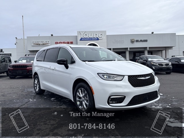 2026 Chrysler Pacifica Limited's photo