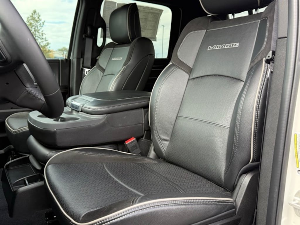 New 2024 Ram 2500 LARAMIE CREW CAB 4X4 6'4 BOX Pickup