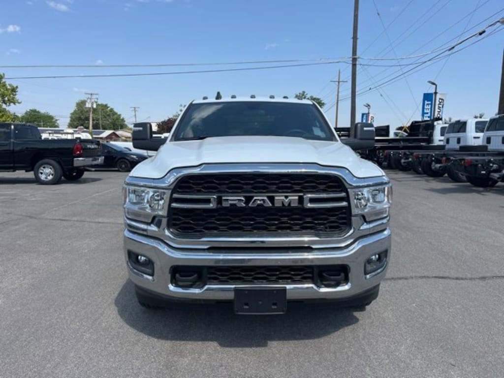 New 2023 Ram 3500 Chassis Cab 3500 TRADESMAN CREW CAB CHASSIS 4X4 60' CA Pickup