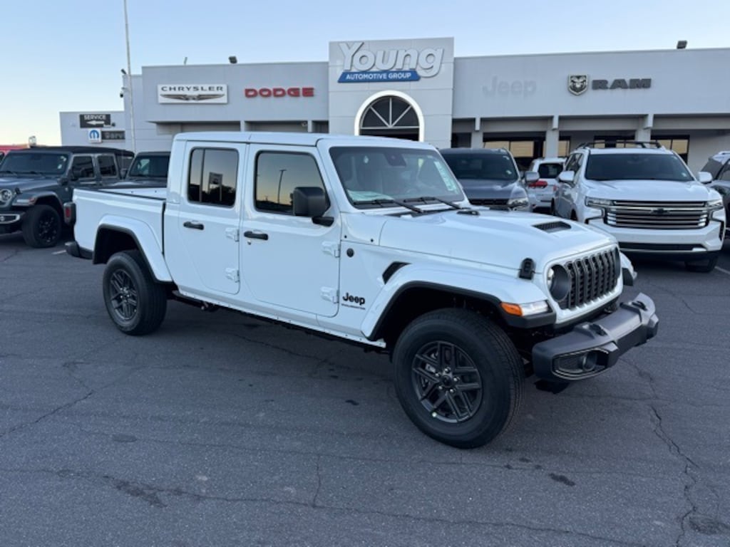 New 2025 Jeep Gladiator SPORT S 4X4 Pickup