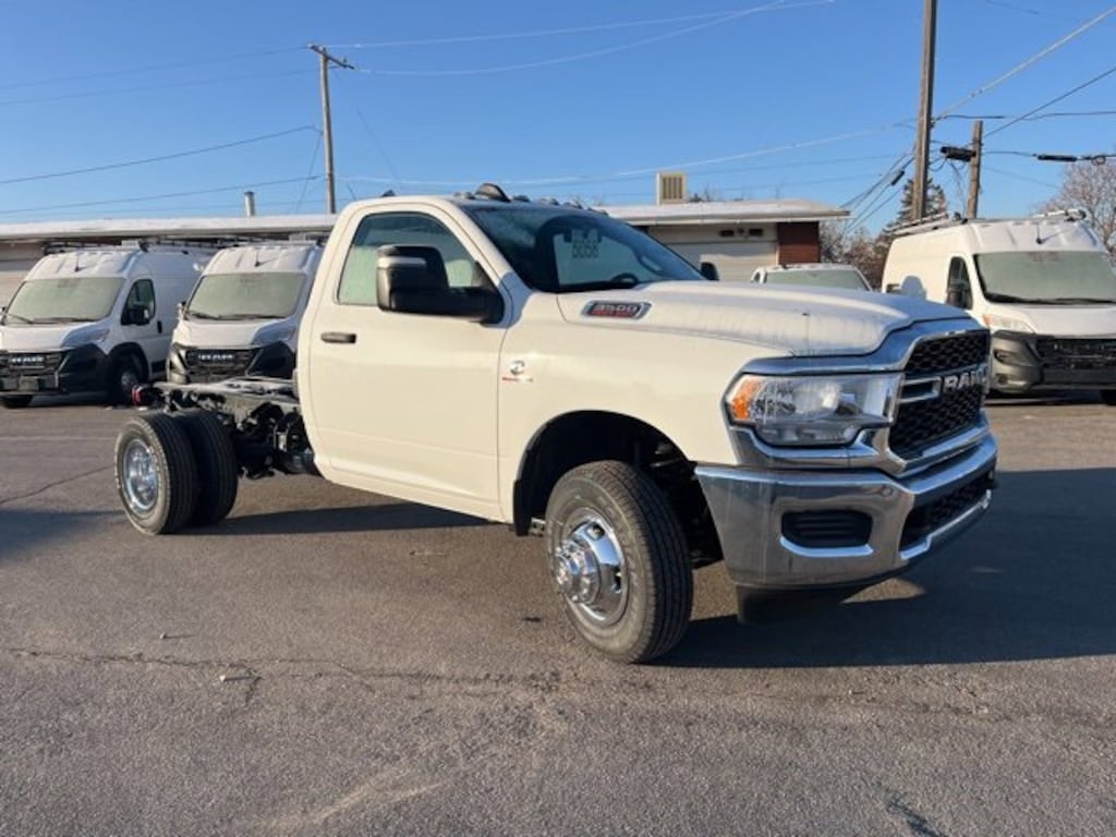 New 2024 Ram 3500 Chassis Cab 3500 TRADESMAN CHASSIS REGULAR CAB 4X4 60' CA Pickup