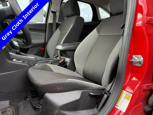 2013 Ford Focus SE photo 2