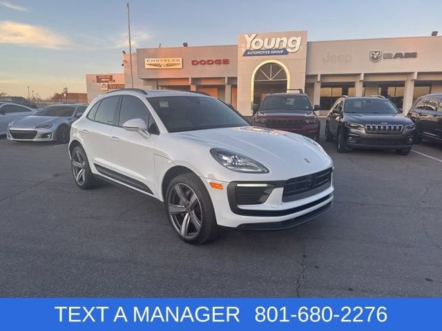 2025 Porsche Macan Base