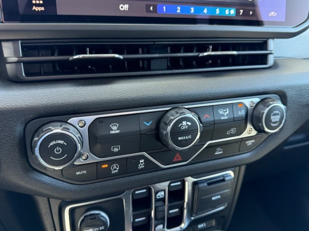 New 2025 Jeep Gladiator NIGHTHAWK 4X4 Pickup