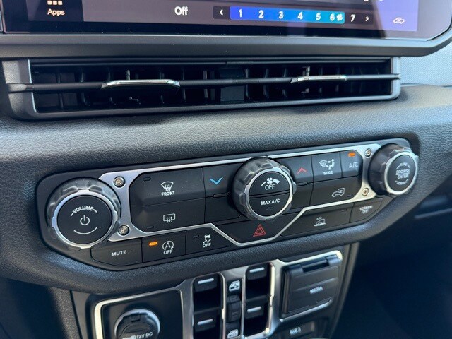 2025 Jeep Gladiator Sport photo 4