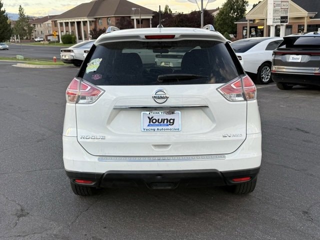 2016 Nissan Rogue SV photo 3