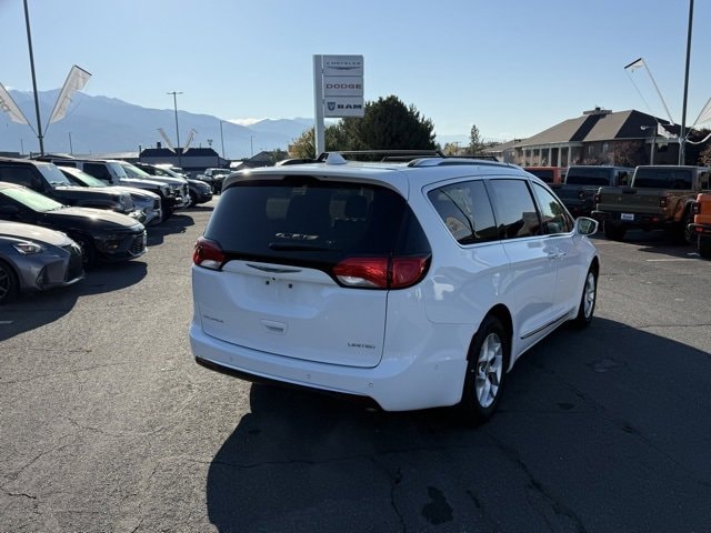2020 Chrysler Pacifica Limited photo 2