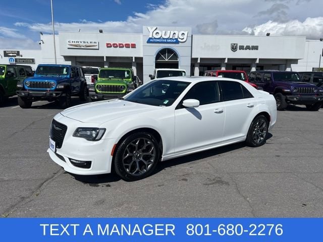 2018 Chrysler 300 S's photo