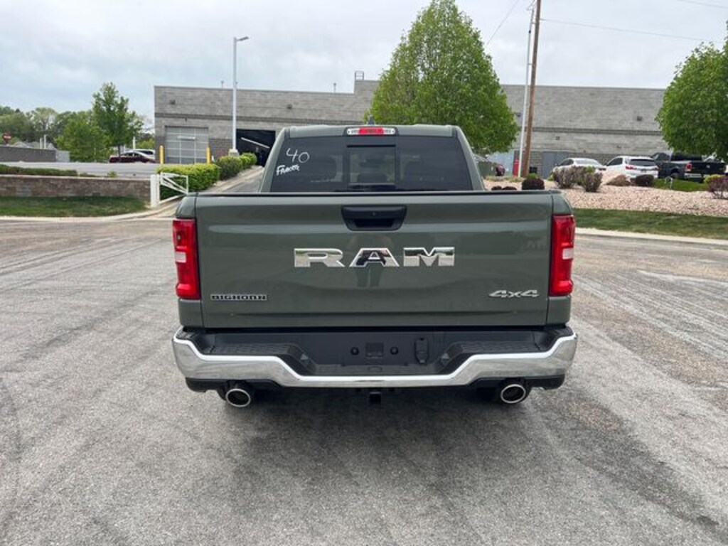 New 2026 Ram 1500 BIG HORN CREW CAB 4X4 5'7 BOX Pickup