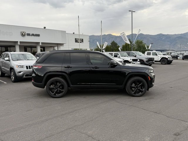 2023 Jeep Grand Cherokee Altitude photo 4