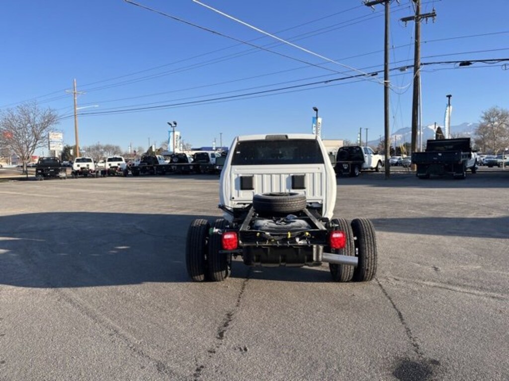 New 2024 Ram 3500 Chassis Cab 3500 TRADESMAN CREW CAB CHASSIS 4X4 60' CA Pickup