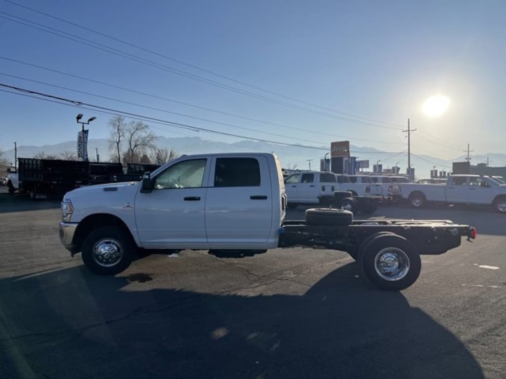 New 2024 Ram 3500 Chassis Cab 3500 TRADESMAN CREW CAB CHASSIS 4X4 60' CA Pickup