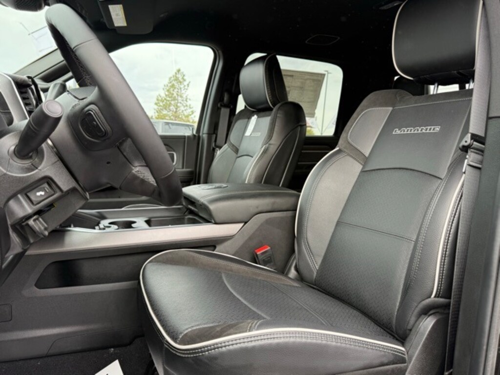 New 2025 Ram 2500 LARAMIE CREW CAB 4X4 6'4 BOX Pickup