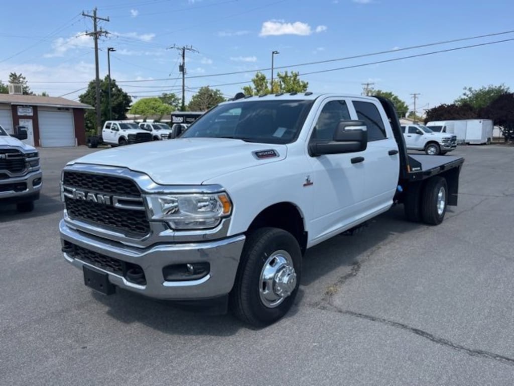 New 2023 Ram 3500 Chassis Cab 3500 TRADESMAN CREW CAB CHASSIS 4X4 60' CA Pickup